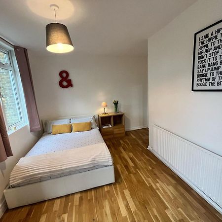 Charming 1-Bedroom Apartment Southfields, London Exterior foto