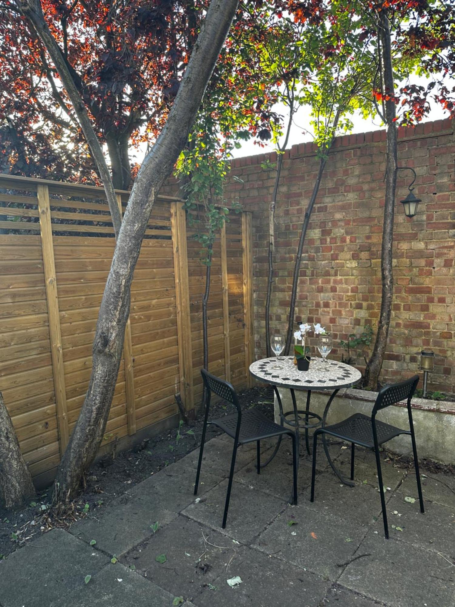 Charming 1-Bedroom Apartment Southfields, London Exterior foto