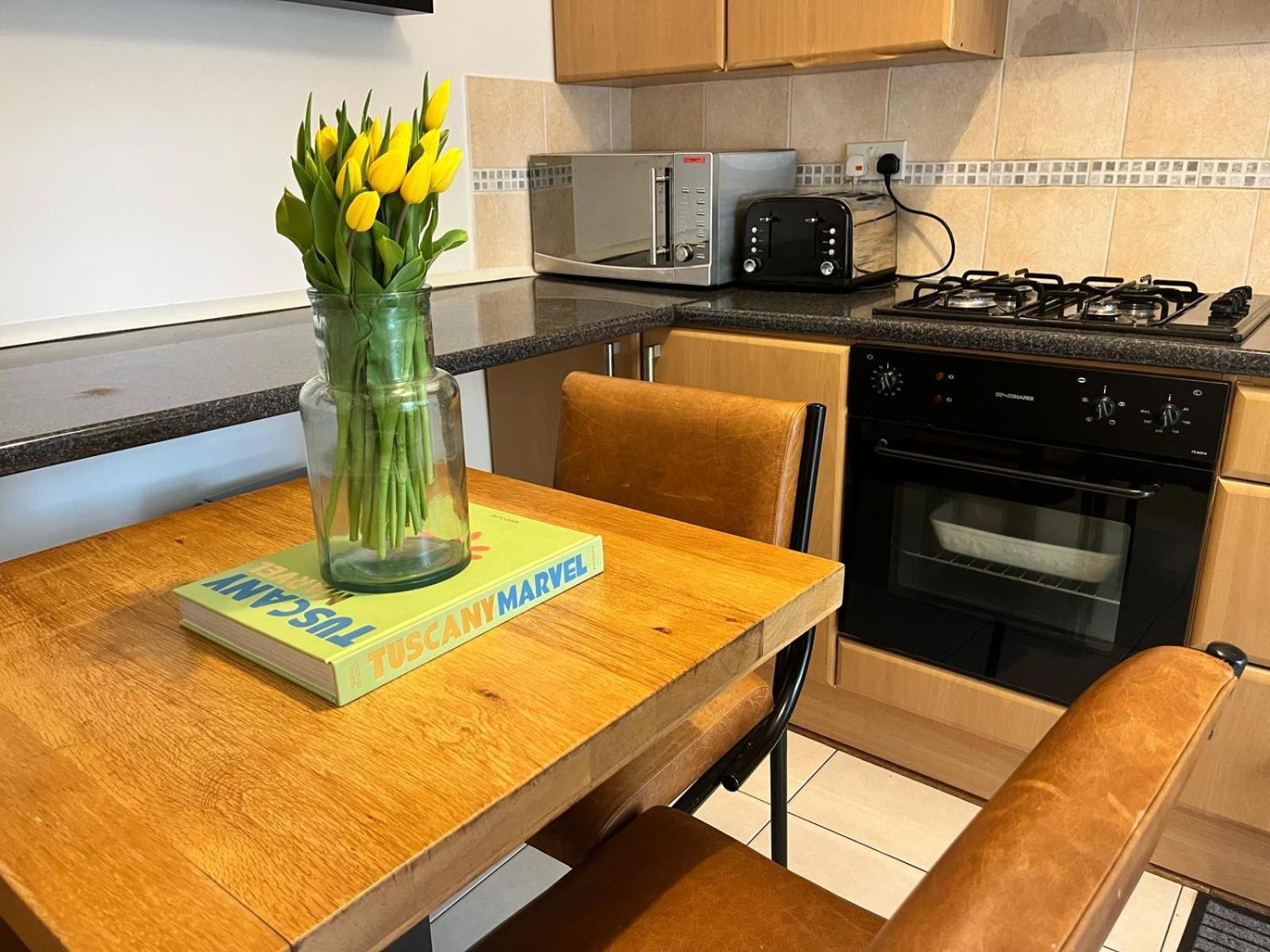 Charming 1-Bedroom Apartment Southfields, London Exterior foto