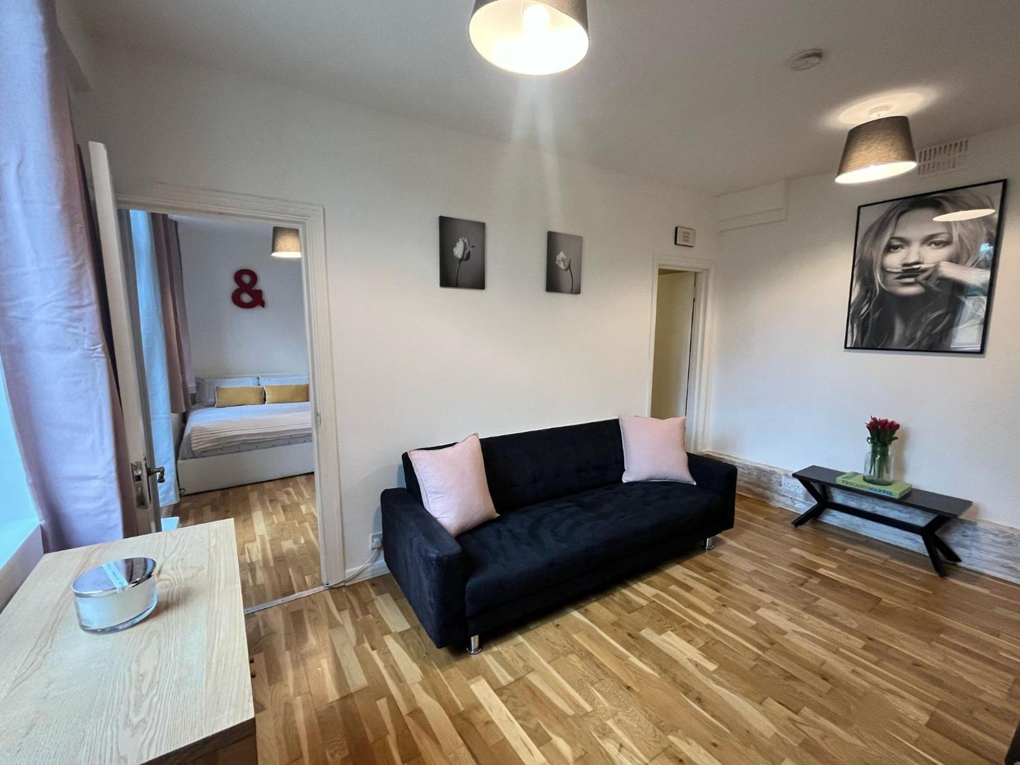 Charming 1-Bedroom Apartment Southfields, London Exterior foto